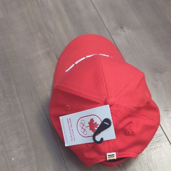 Red Canada Baseball Cap - Picture 4 of 9